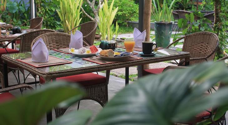 The Frangipani Villa - 90s Hotel
