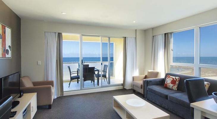 Oaks Glenelg Plaza Pier Suites