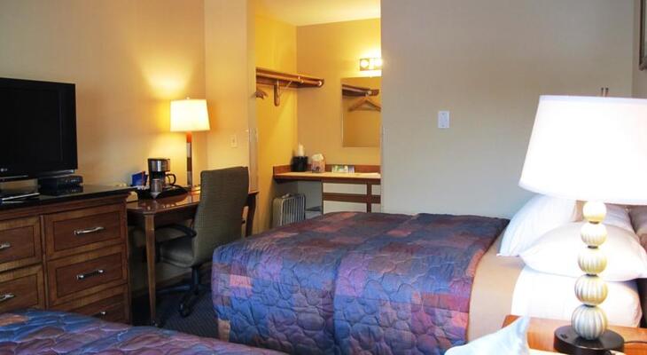 Lakeshore Inn & Suites