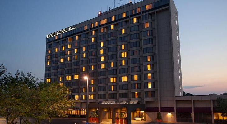DoubleTree by Hilton Hotel St. Louis - Chesterfield