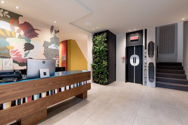 Up Hotel