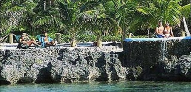 Las Rocas Resort & Dive Center