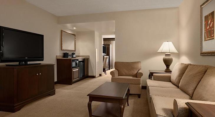 Embassy Suites by Hilton Philadelphia Airport