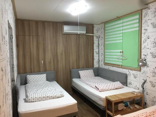 Backpackers in Jeju