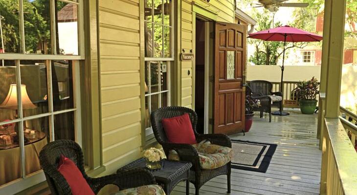 Agustin Inn Bed and Breakfast
