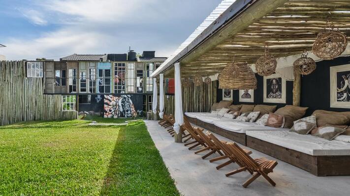 Onas Hostel & Suites