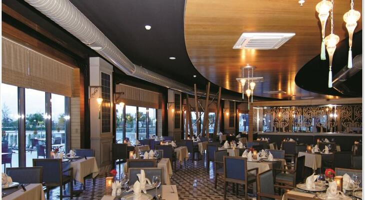 Commodore Elite Suites & Spa