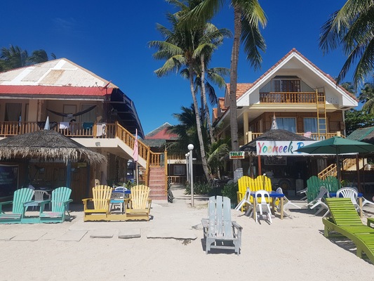 Yooneek Beach Resort
