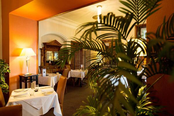 Applegarth Villa Hotel & Restaurant