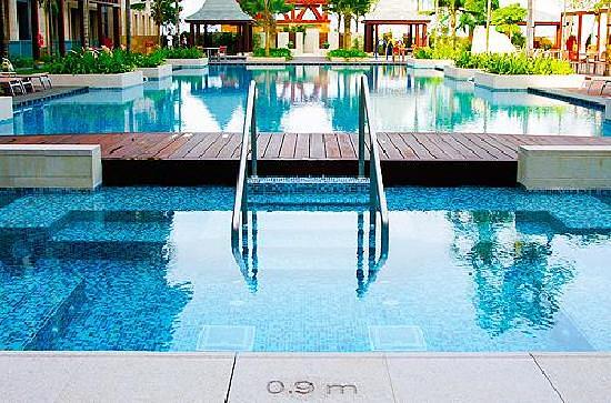Resorts World Sentosa - Festive Hotel