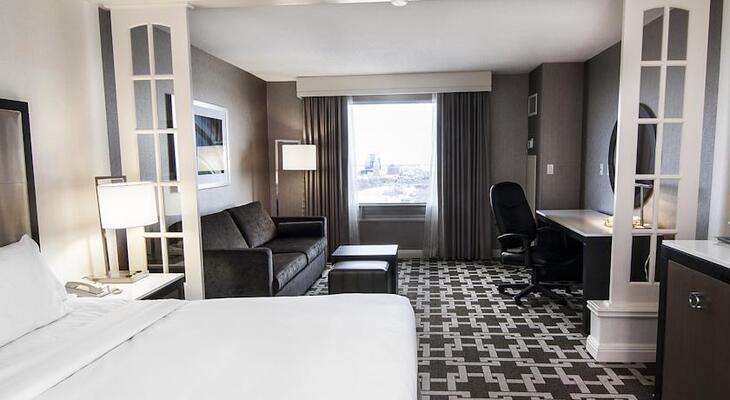 Hilton Niagara Falls/Fallsview Hotel & Suites