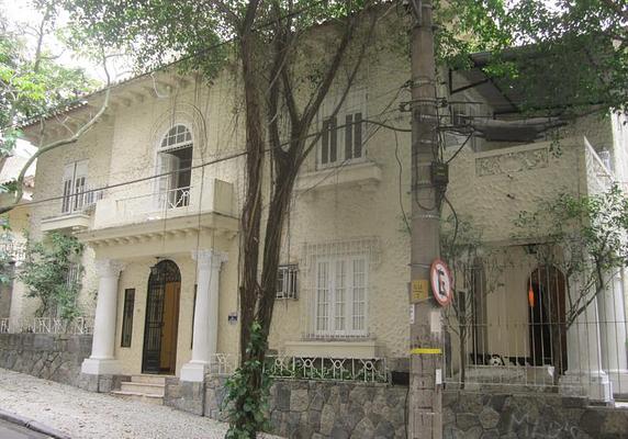 Mellow Yellow Villa