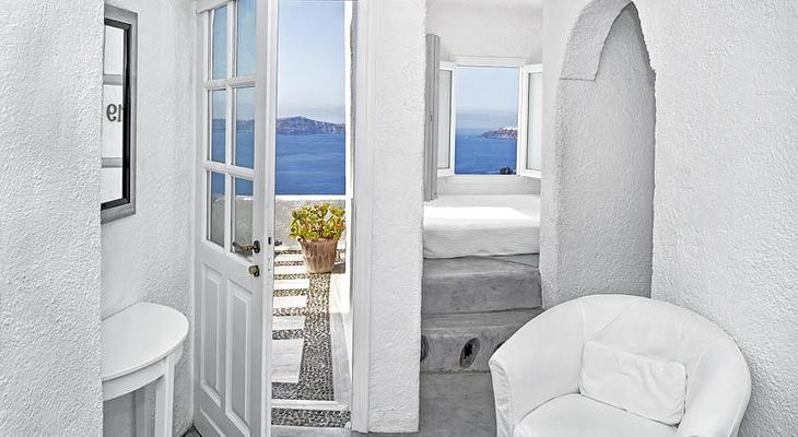 Porto Fira Suites