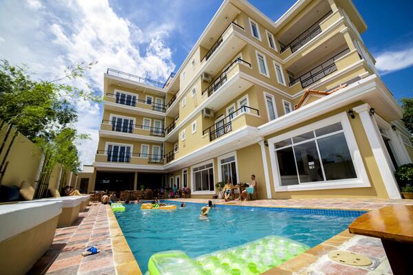 Mad Monkey Hostel Kampot