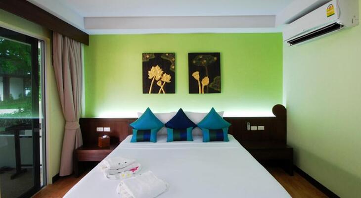 Ark Bar Beach Resort