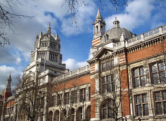 V&A  - Victoria and Albert Museum