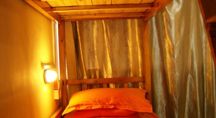 11 Youth Hostel