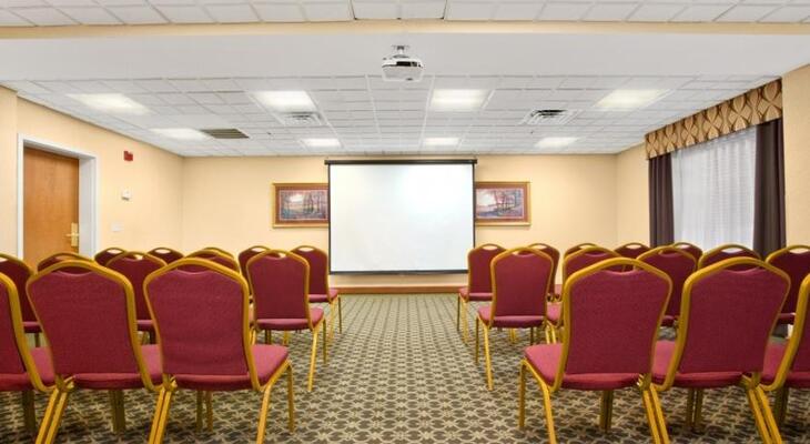 La Quinta Inn & Suites by Wyndham Raleigh Downtown North