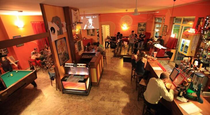 Sunflower Beach Backpacker Hostel & Bar