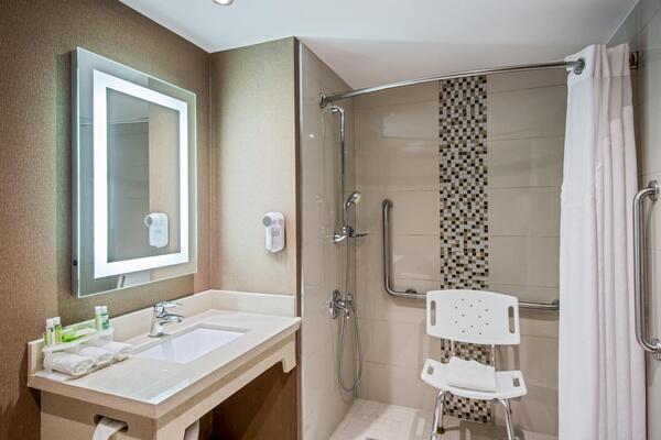 Holiday Inn Express & Suites Regina Downtown, an IHG Hotel