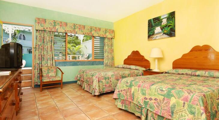 Doctors Cave Beach Hotel
