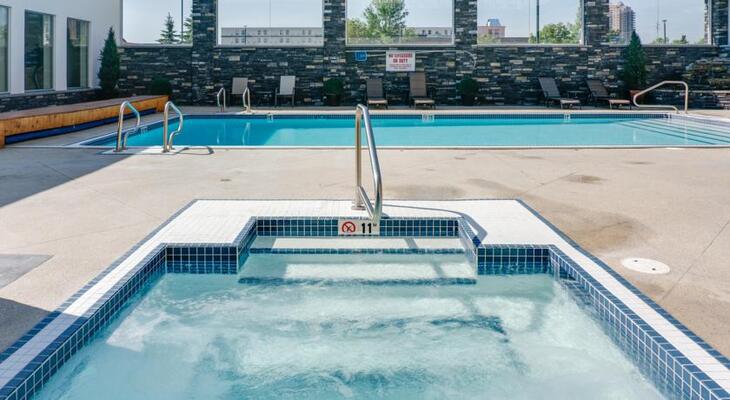 Carriage House Hotel & Conference Centre
