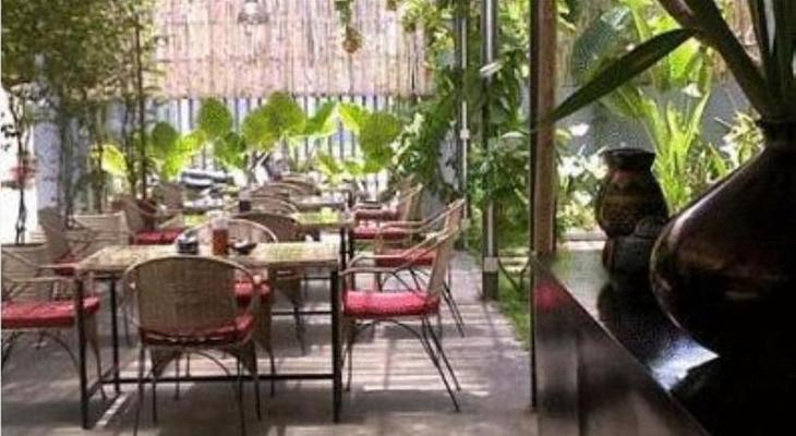 The Frangipani Villa - 90s Hotel