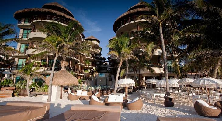 El Taj Oceanfront & Beachside Condos Hotel