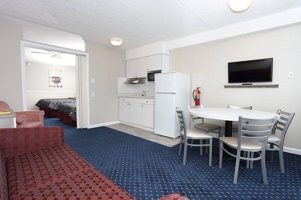 Adventurer Oceanfront Inn