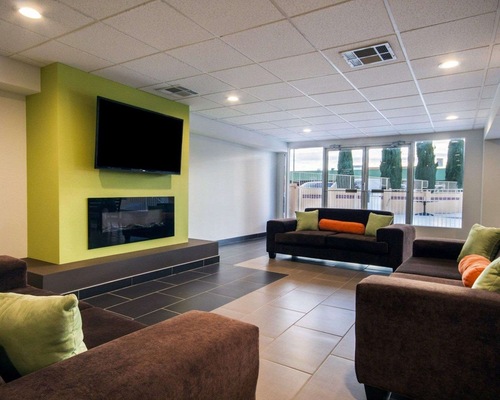 Bassett Airport Inn