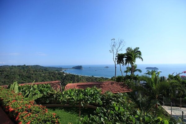 La Mariposa Hotel