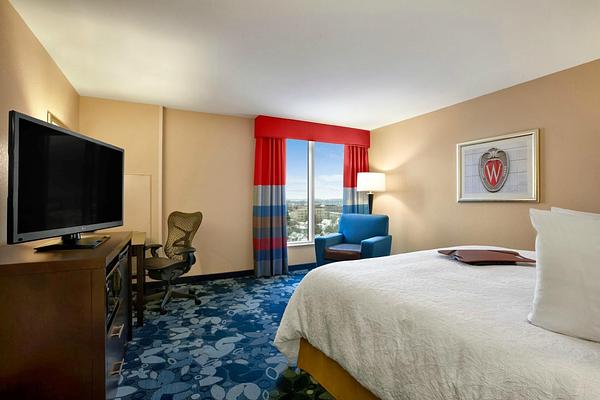 Hampton Inn & Suites Madison Downtown