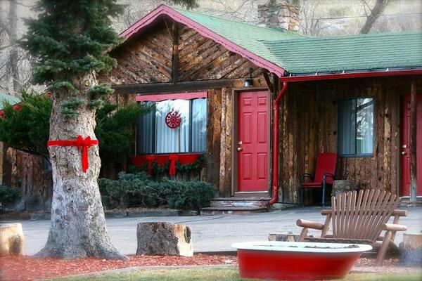Foot of the Mountain Motel
