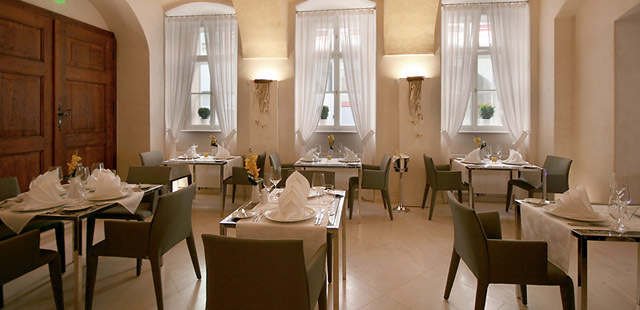 Hotel Three Storks