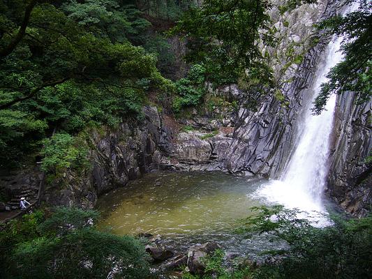 Nunobiki Falls (Nunobiki-No-Taki)