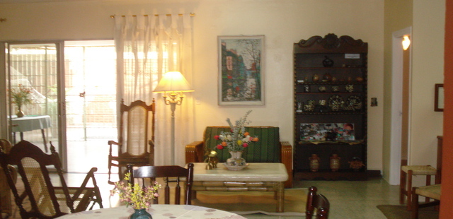 Econo Hotel Bed & Breakfast