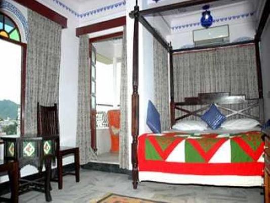 Jheel Guest House