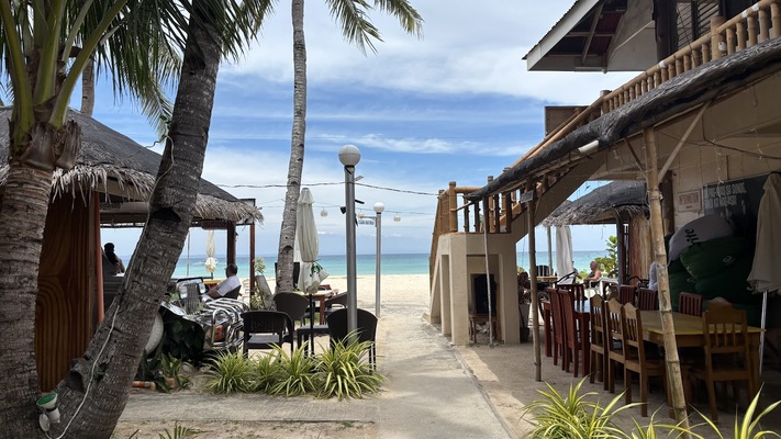 Yooneek Beach Resort