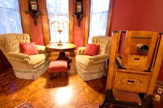 Chateau Tivoli Bed & Breakfast