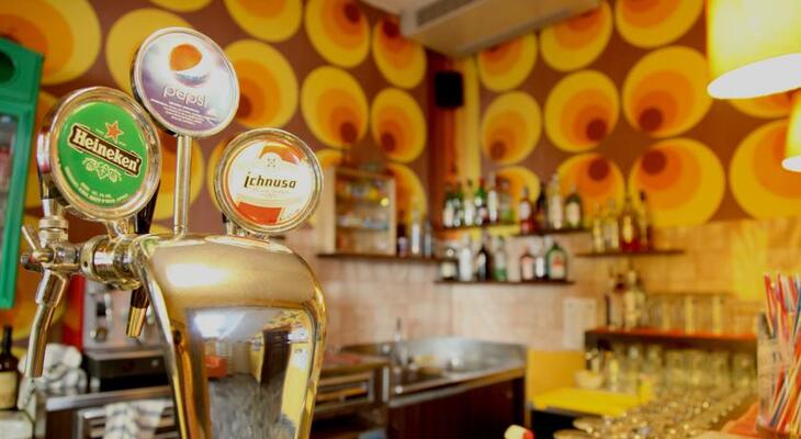 Sunflower City Backpacker Hotel & Bar
