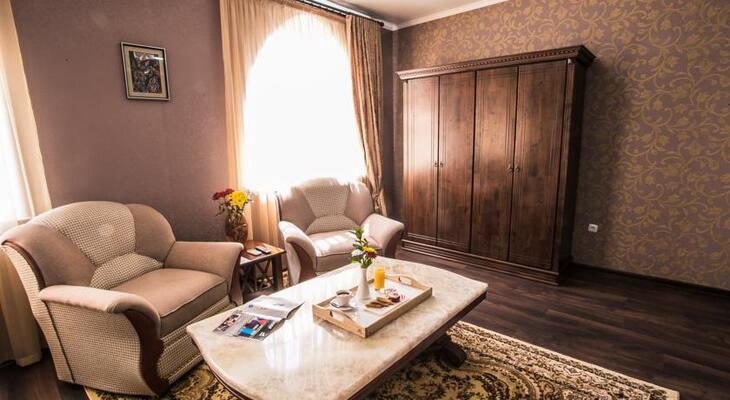 Shah Palace Hotel