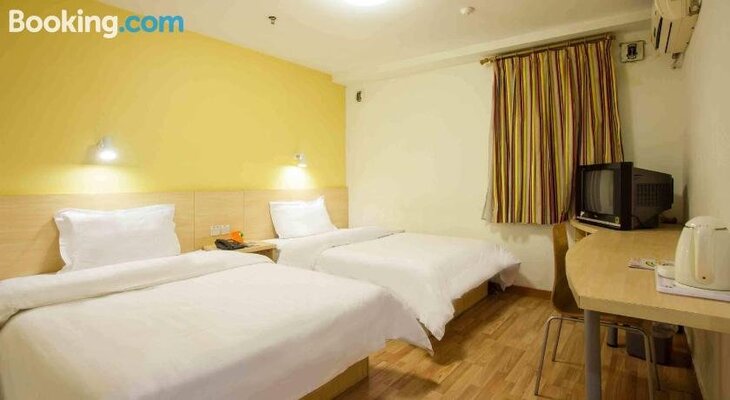 7 Days Inn Wuhan Jianghan Road Subway Station