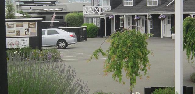 Cottage Mews Motel