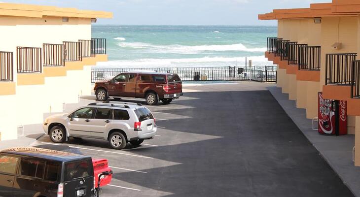Grand Prix Motel on the Beach