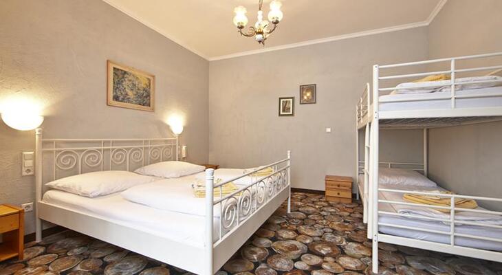 Hostel 2962