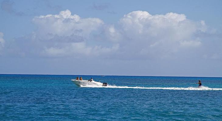 Hibiscus Beach Resort & Spa