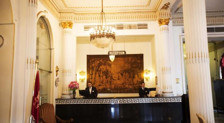 Paradise Inn Windsor Palace Hotel