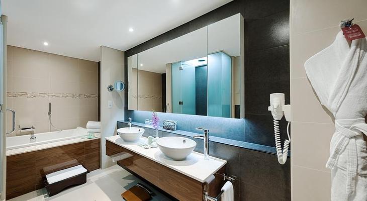 Carlton Downtown Hotel
