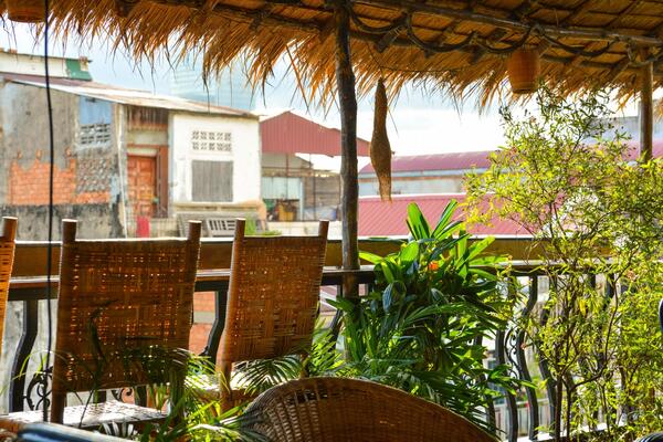 11 Happy Backpackers