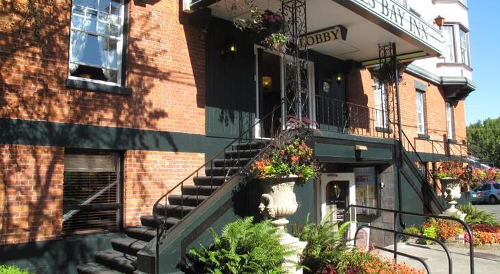 James Bay Inn Hotel, Suites & Cottage